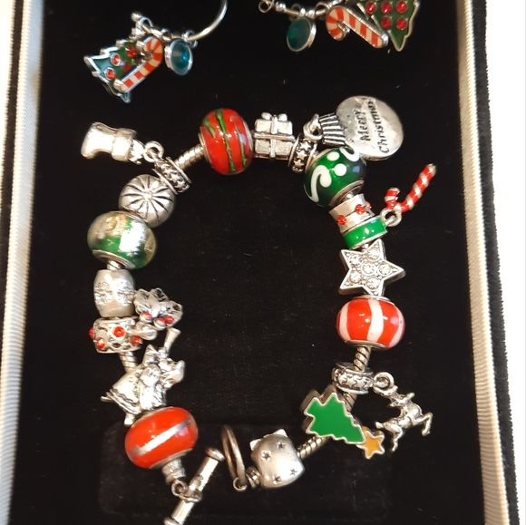 December Willabee&Ward Charm Bracelet - Picture 7 of 10
